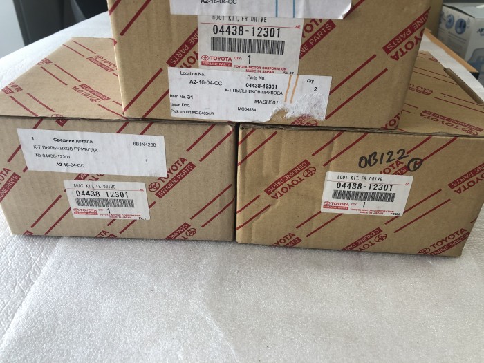 Комплект пыльников привода TOYOTA 0443812301