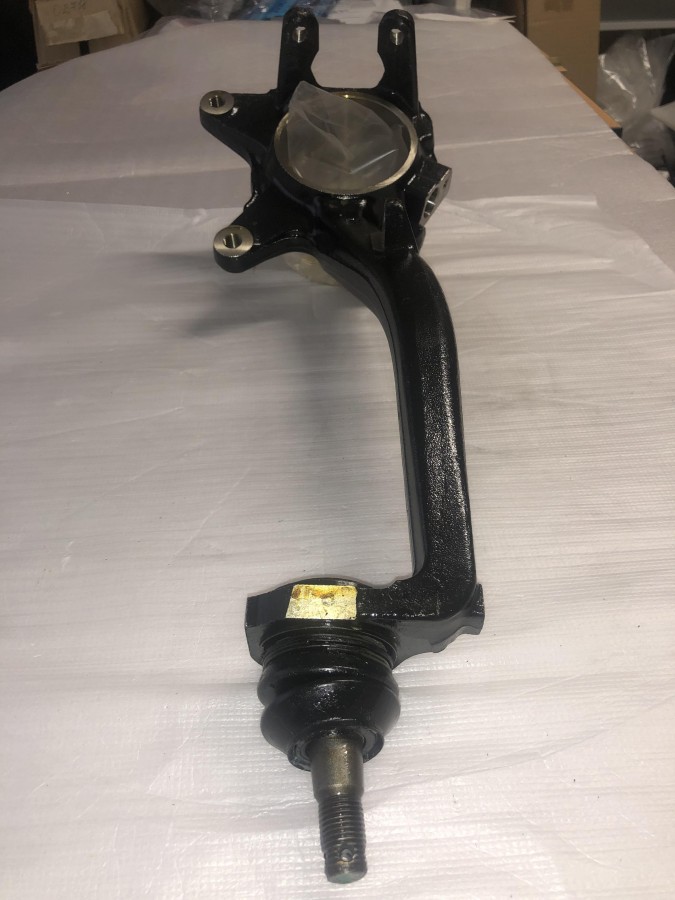 Кулак поворотный передний левый ПОД АБС TOYOTA LAND CRUISER 90 4320235071