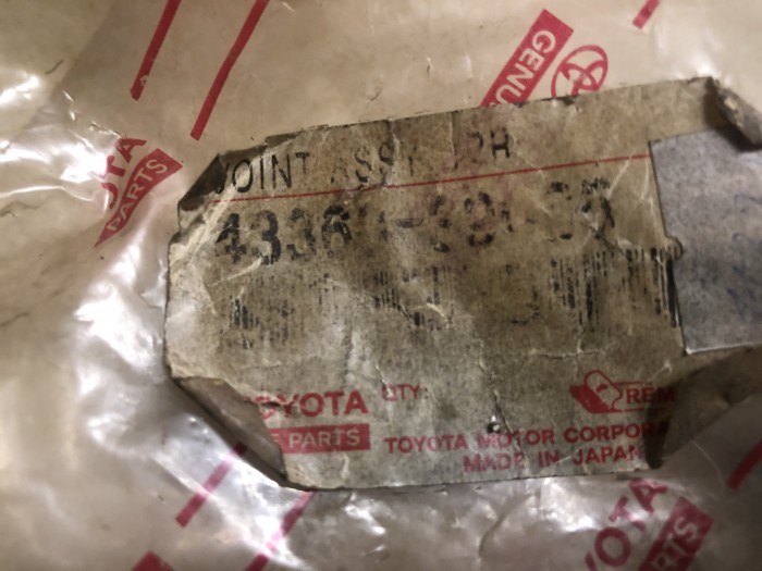 Шаровая опора верхняя TOYOTA HILUX 88-91 LH 4336039085