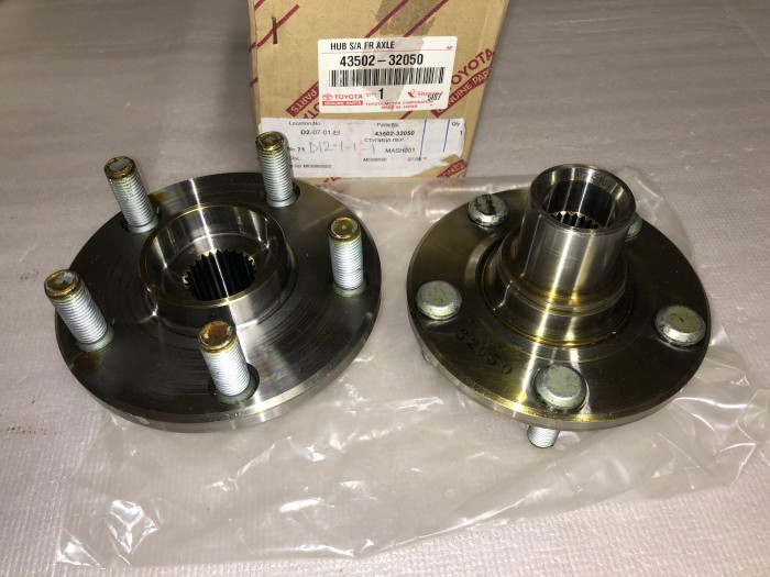 Ступица передняя TOYOTA CAMRY SV20 CARINA II CELICA T16 4350232050