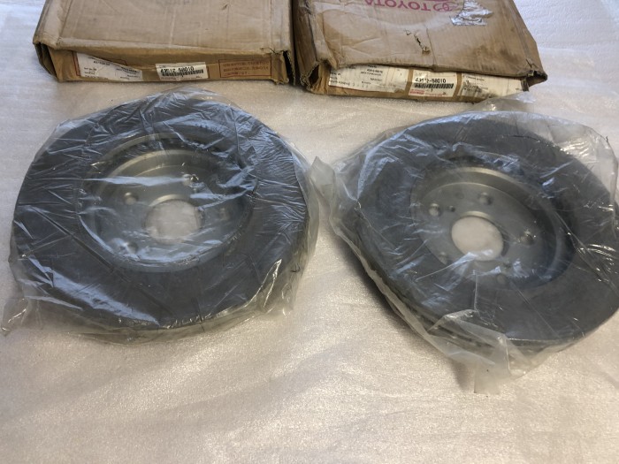 Диск тормозной передний Lexus ES CV3, Toyota Camry V30 4351258010