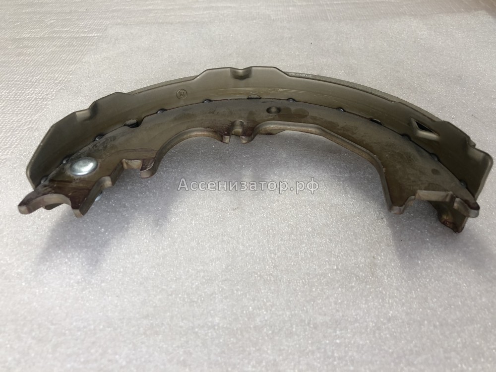 Колодка стояночного тормоза TOYOTA LC70 LC80 4654060020