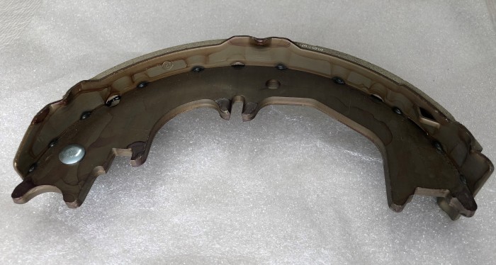 Колодка стояночного тормоза TOYOTA LAND CRUISER 80 4654060030