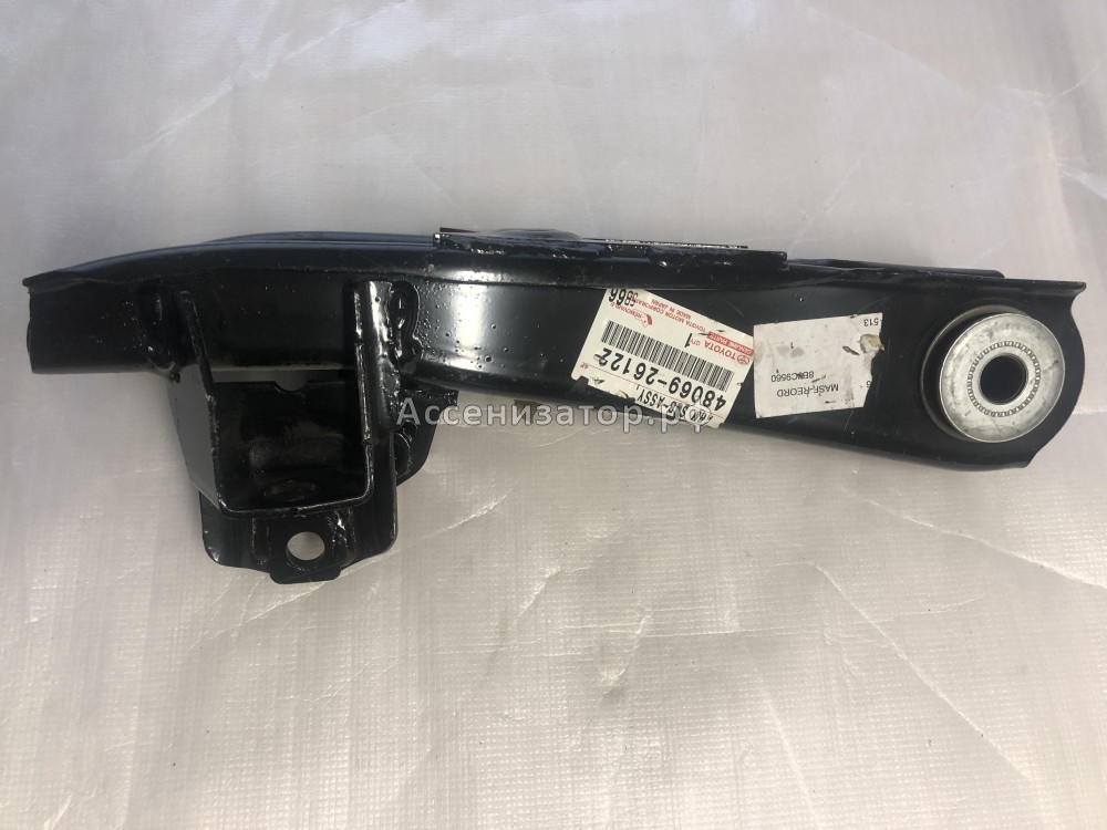 Рычаг передней подвески нижний левый TOYOTA HIACE 4806926122 4806826122
