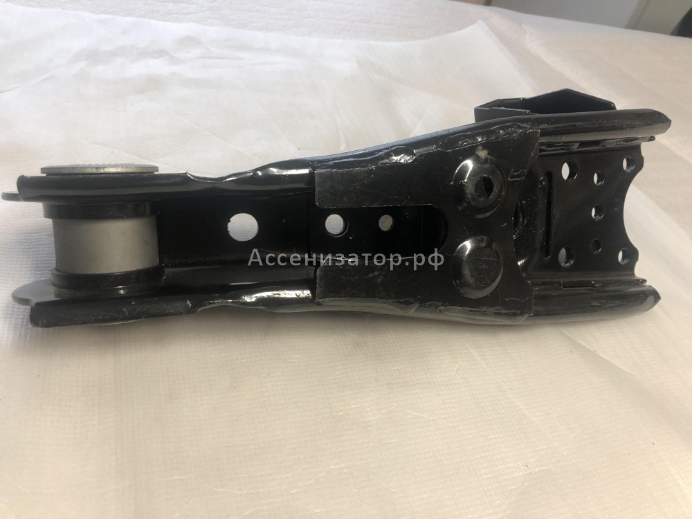 Рычаг передней подвески нижний левый TOYOTA HIACE 4806926122 4806826122