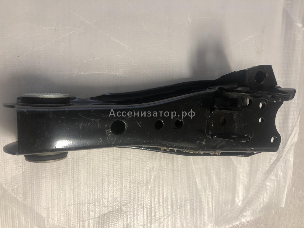 Рычаг передней подвески нижний левый TOYOTA HIACE 4806926122 4806826122
