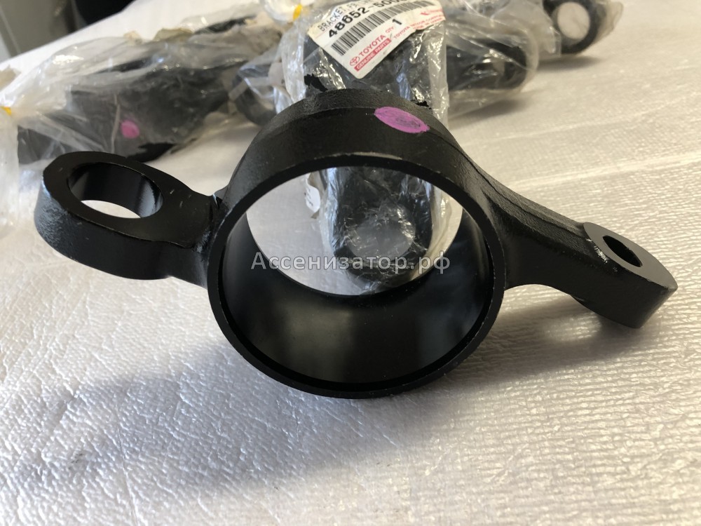 Кронштейн рычага Lexus LS430 4865250050