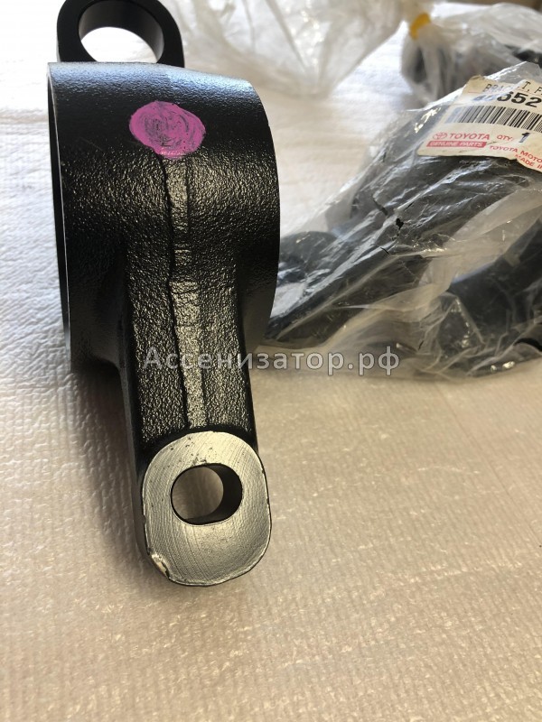 Кронштейн рычага Lexus LS430 4865250050