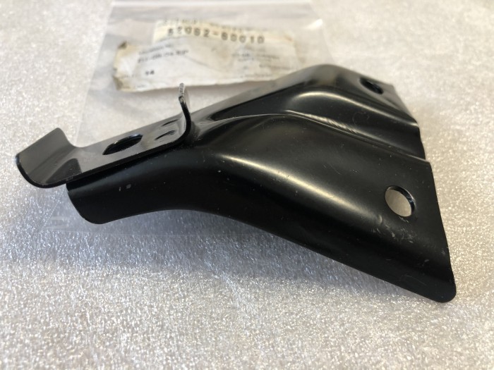 Кронштейн бампера TOYOTA Land Cruiser 80 5206260010