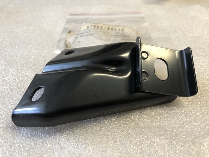 Кронштейн бампера TOYOTA Land Cruiser 80 5206260010