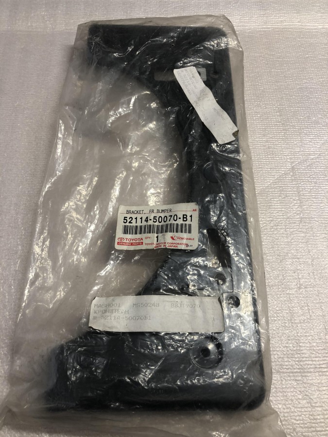 Кронштейн переднего бампера LEXUS LS430 5211450070B1