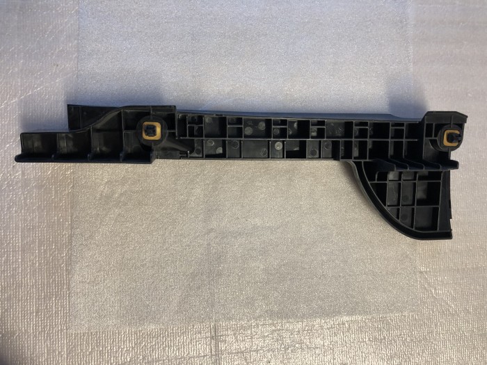 Кронштейн переднего бампера TOYOTA Hiace KDH200 5211626091