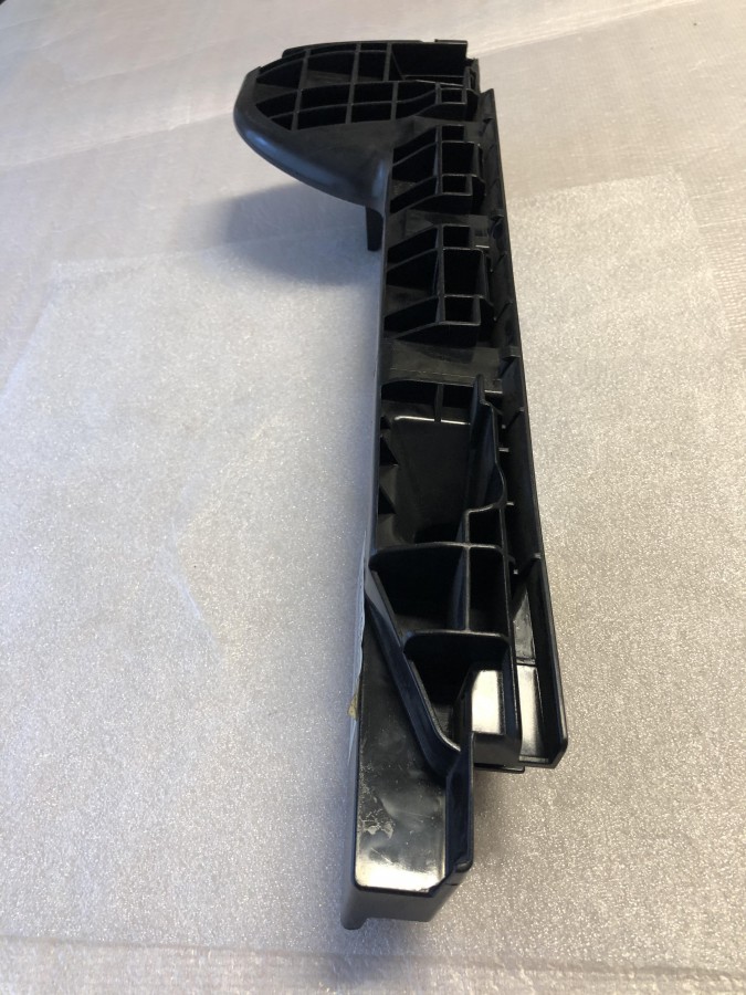 Кронштейн переднего бампера TOYOTA Hiace KDH200 5211626091