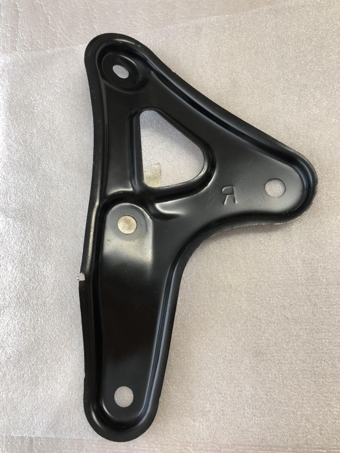 Кронштейн подрамника TOYOTA Corolla E120 5225702020