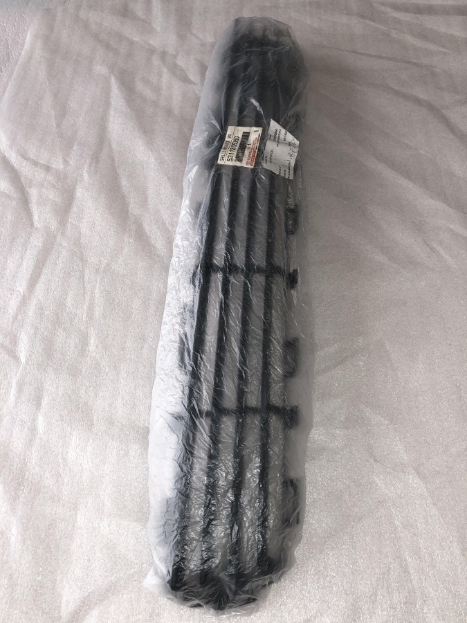 Решетка в бампер центральная TOYOTA AVENSIS T250 2003-2008 5311205050