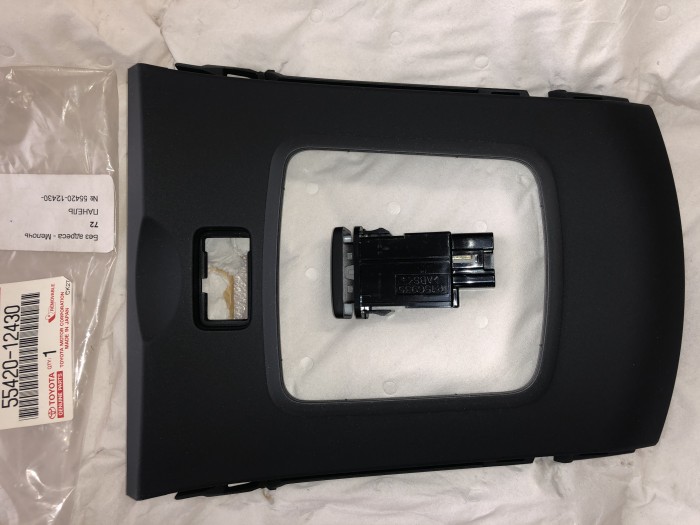 Накладка декоративная Toyota Corolla E150 2006-2013 5542012430