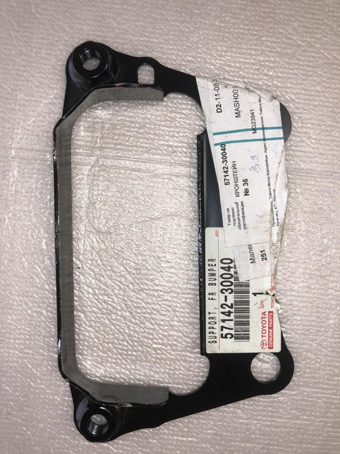 Кронштейн переднего бампера левый LEXUS GS IS TOYOTA 5714230040