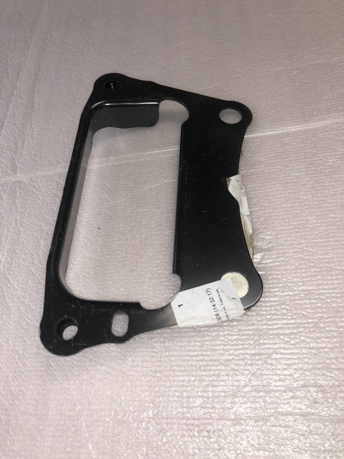 Кронштейн переднего бампера левый LEXUS GS IS TOYOTA 5714230040