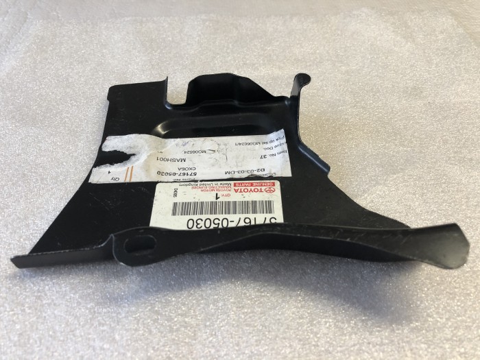 Скоба TOYOTA Avensis T250 5716705030