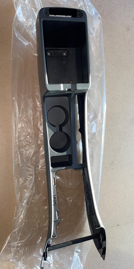 Консоль центральная TOYOTA Corolla E120 2001-2007 5890112481B0