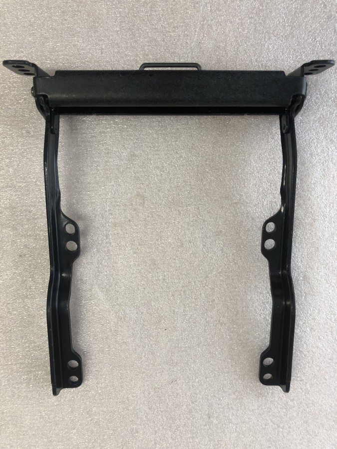 Кронштейн крышки бардачка TOYOTA Land Cruiser Prado 120 5890760070