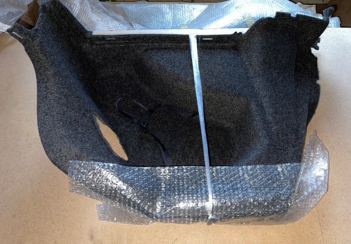 Обшивка багажника правая TOYOTA Corolla E120 6473013250C0