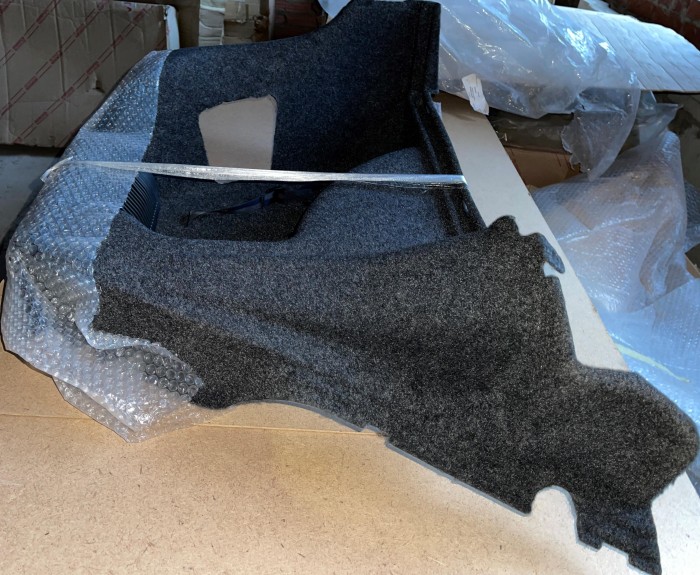 Обшивка багажника правая TOYOTA Corolla E120 6473013250C0