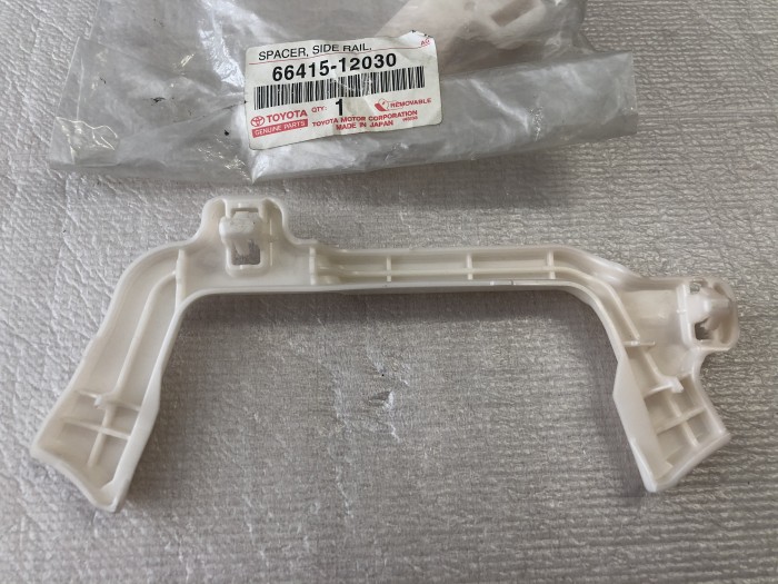 Крепеж TOYOTA Corolla E152 6642512030