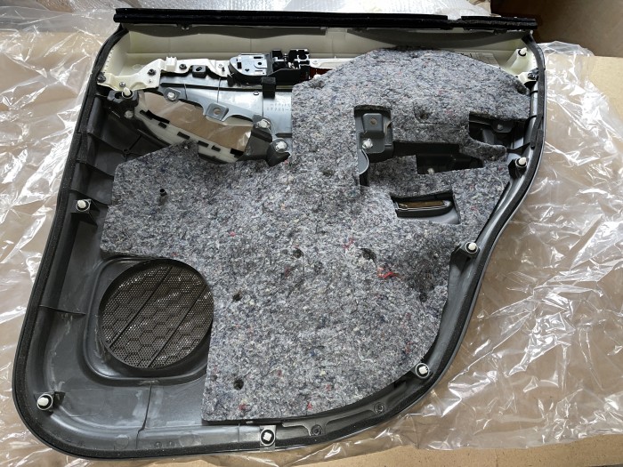 Обшивка двери задней левой Toyota Land Cruiser Prado 120 2002-2009 6764060770B0