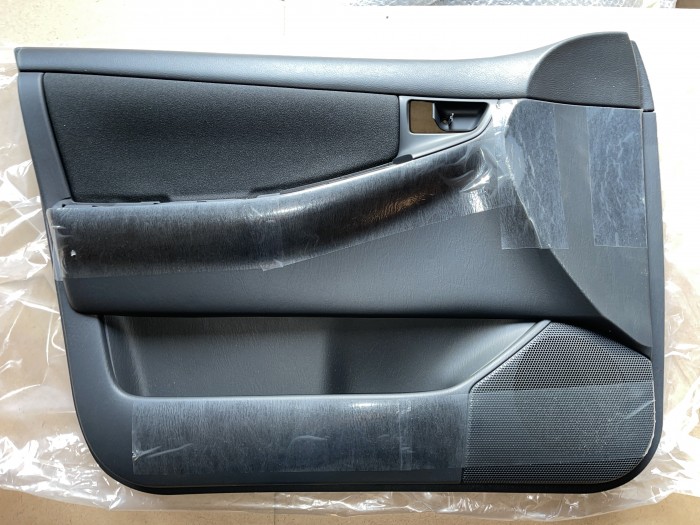 Обшивка двери передней левой TOYOTA Corolla E120 6766013020B1