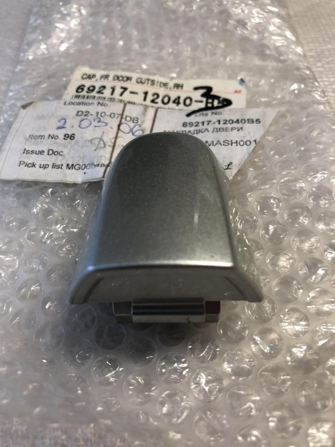 Накладка ручки двери личинки замка TOYOTA Corolla 120, AURIS, BLADE, PRIUS 6921712040B5