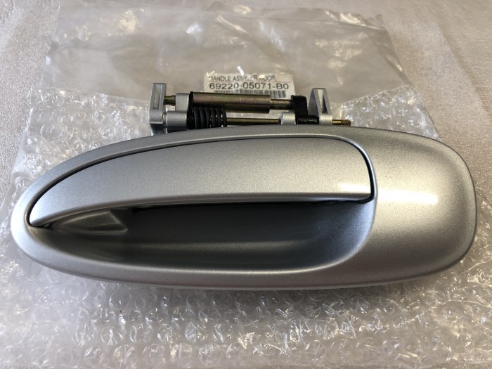 Ручка передней левой двери TOYOTA AVENSIS Т220 6922005071B0