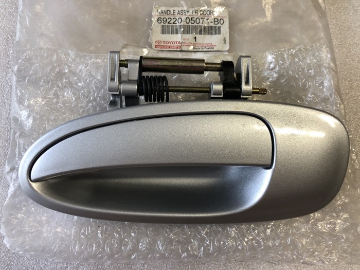 Ручка передней левой двери TOYOTA AVENSIS Т220 6922005071B0