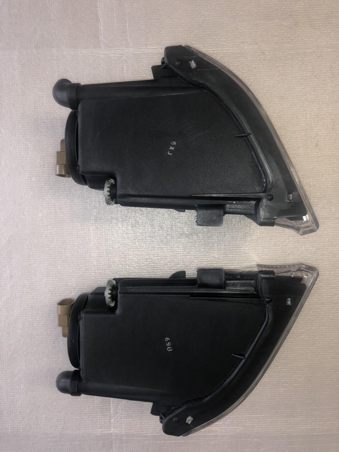 Фара противотуманная правая 1999-2005 Lexus IS 200 8121053012