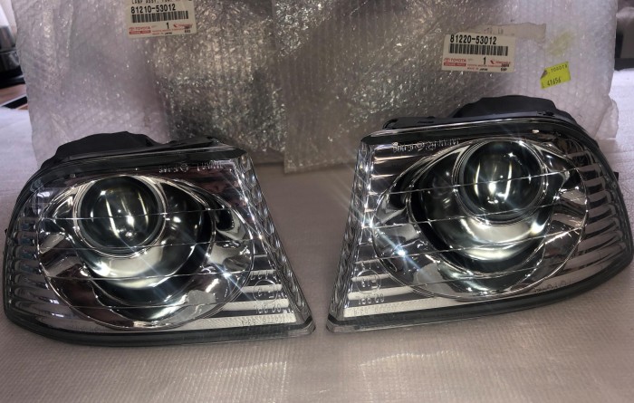 Фара противотуманная правая 1999-2005 Lexus IS 200 8121053012