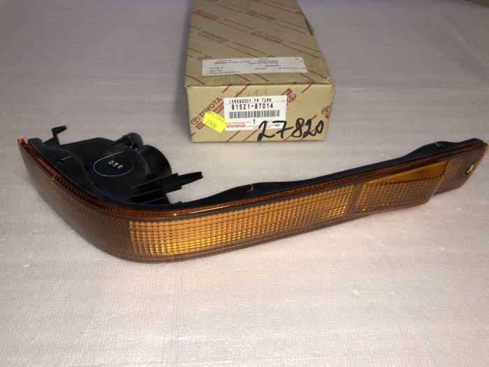 Поворотник левый TOYOTA Toyoace 4WD Double Cab '1999–2002 8152187014