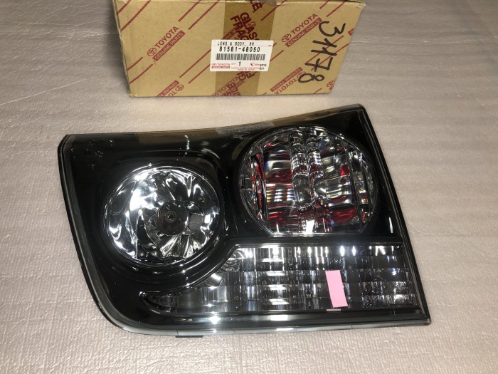 Фонарь задний внутренний правый LEXUS RX 300 8158148050