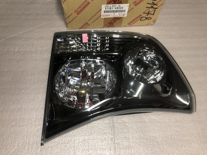 Фонарь задний внутренний правый LEXUS RX 300 8158148050
