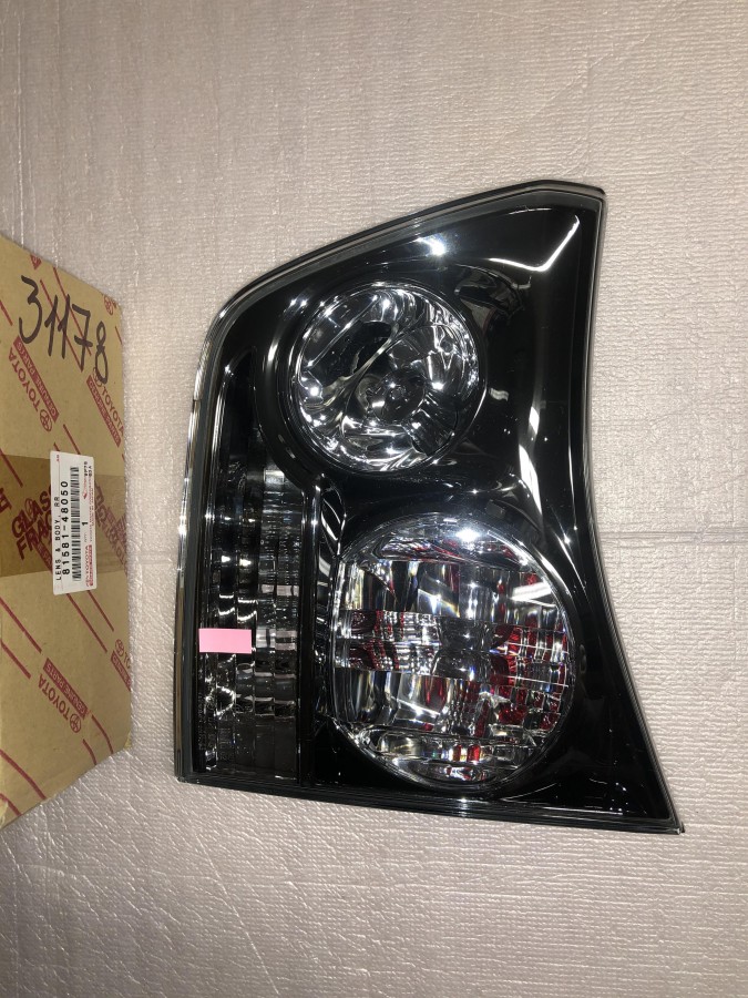 Фонарь задний внутренний правый LEXUS RX 300 8158148050