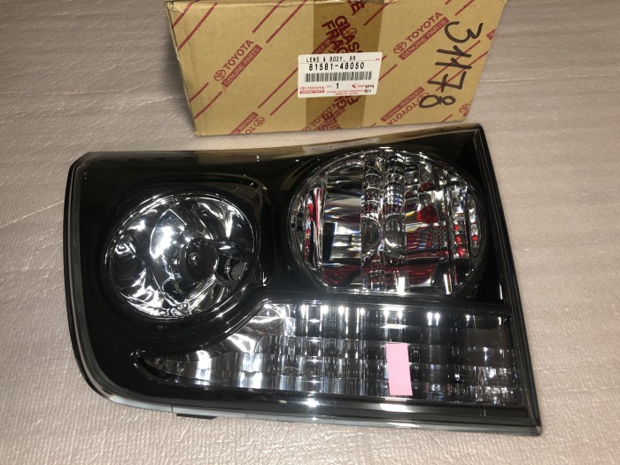 Фонарь задний внутренний правый LEXUS RX 300 8158148050