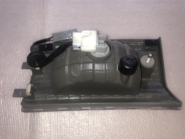 Фонарь задний правый LEXUS LX470 8167060080