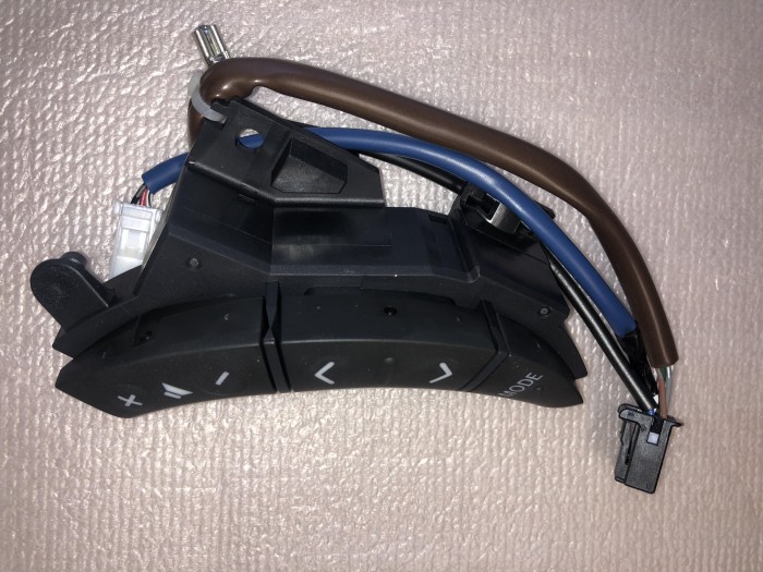 Переключатель на руль TOYOTA Land Cruiser 100 Lexus LX470 8424760020B0