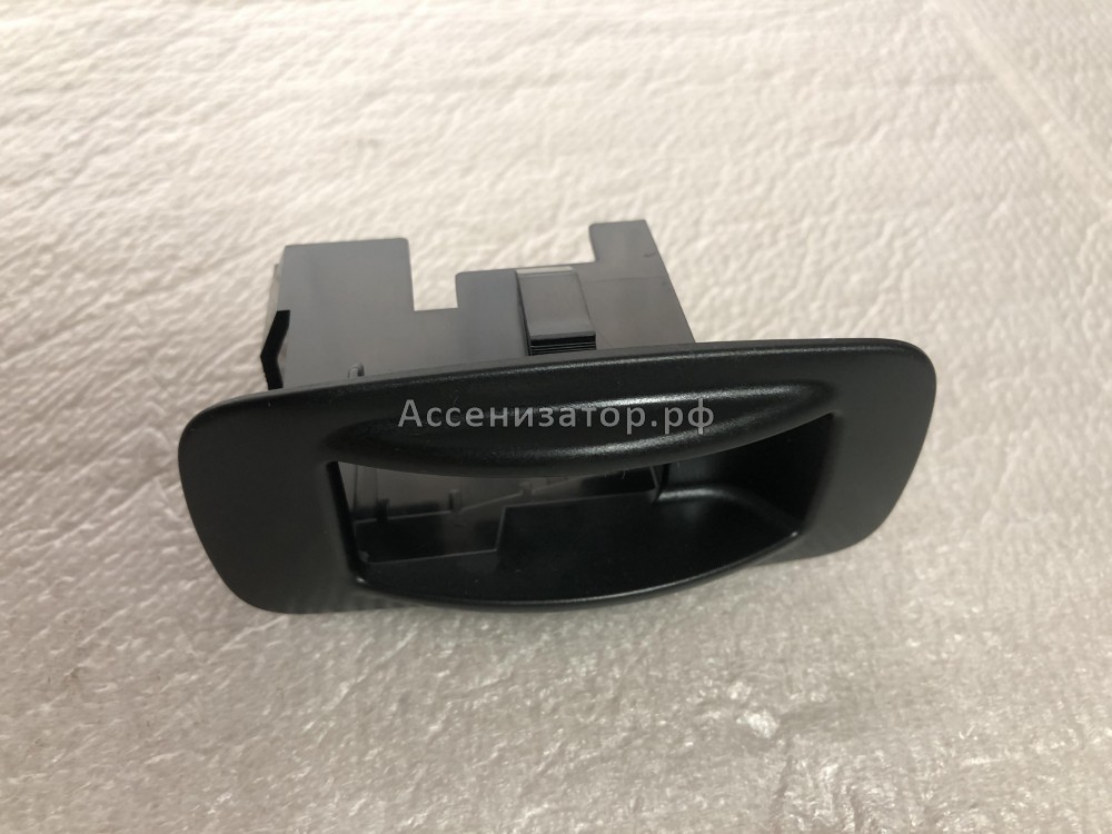 Накладка панель кнопки заднего стеклоподьемника TOYOTA COROLLA E120 2001-2006 8465602130B1