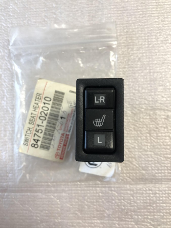 Выключатель подогрева сидений TOYOTA COROLLA E120 2001-2006 8475102010