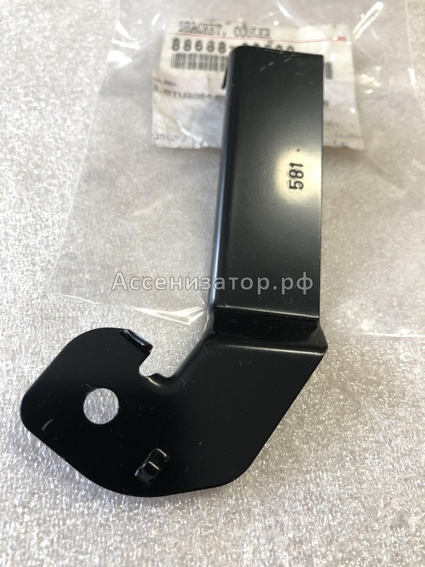 Кронштейн кондиционера TOYOTA Land Cruiser Prado 8868860630