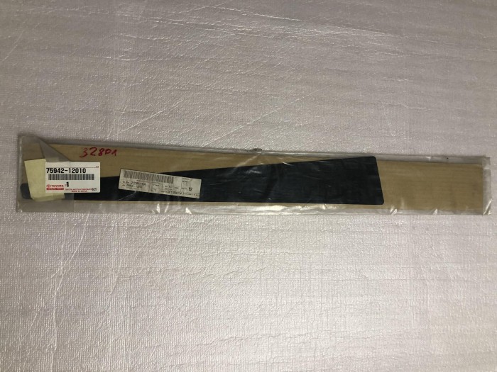 Наклейка центральной стойки Toyota Corolla E120 7594212010