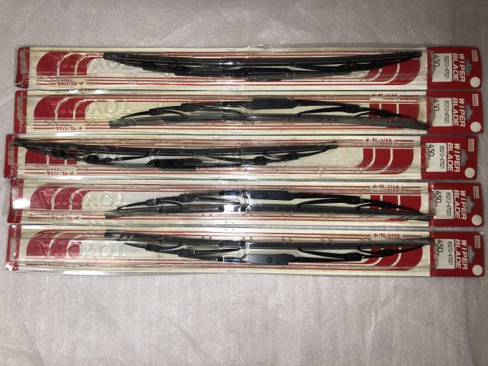 Щетка стеклоочистителя правая 450 мм TOYOTA 8521247021