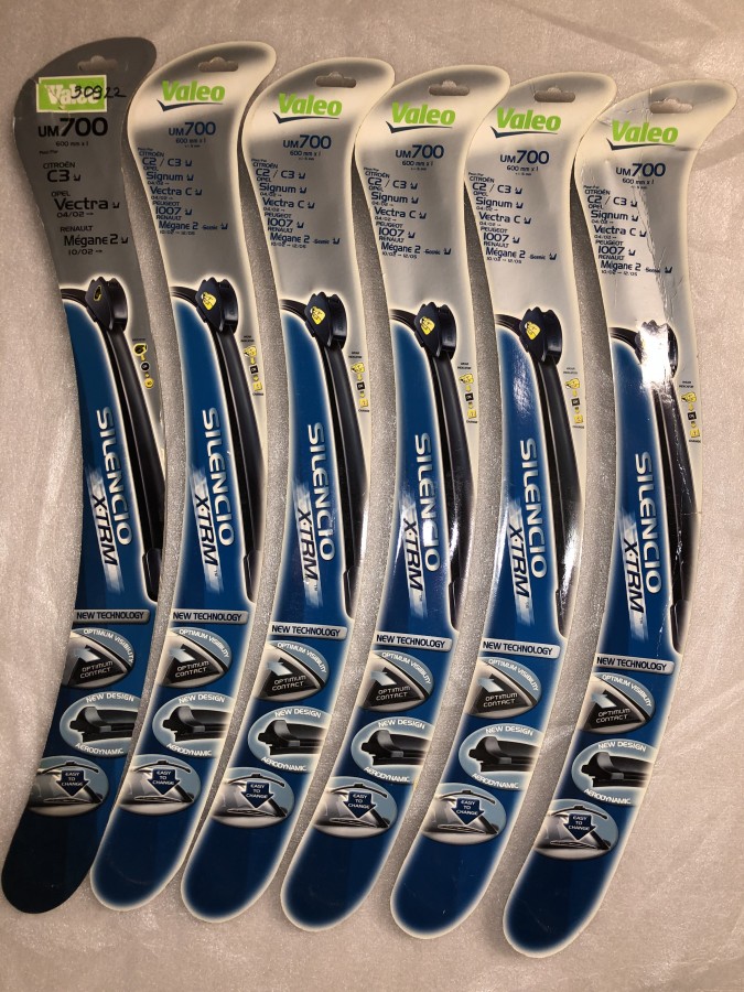 Щетка стеклоочистителя зимняя PEUGEOT 307 70 см VALEO UM700 567947