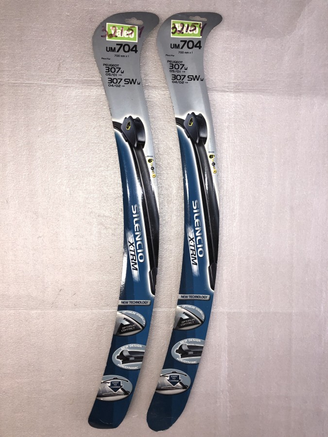 Щетка стеклоочистителя зимняя PEUGEOT 307 70 см VALEO UM704 567951