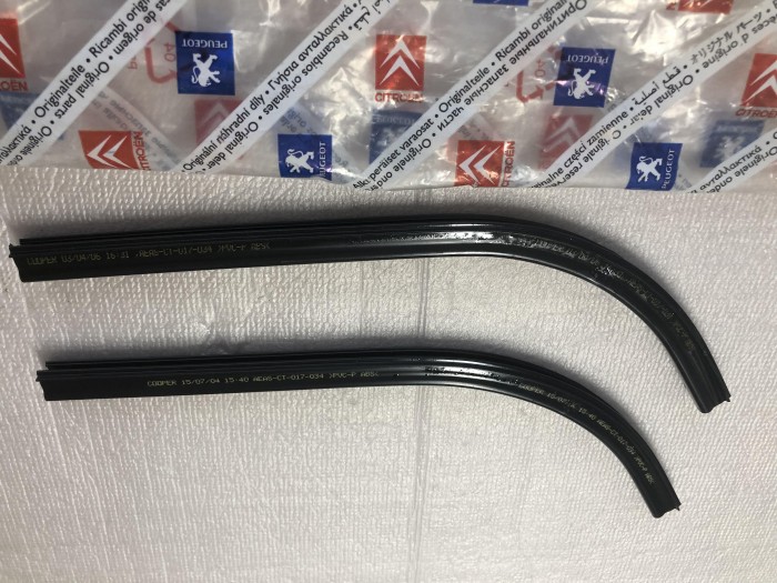 Молдинг лобового стекла PEUGEOT 407 8251W0